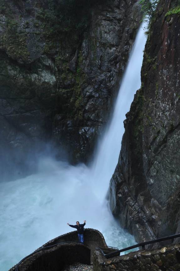 Visitando o famoso Pailón del Diablo, perto de Baños, no Equador